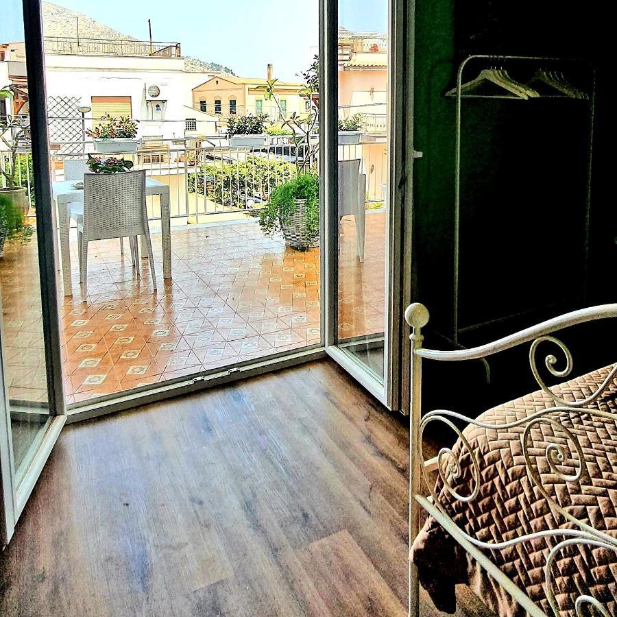 La Casa Di Andreina Hotel Mondello Bagian luar foto